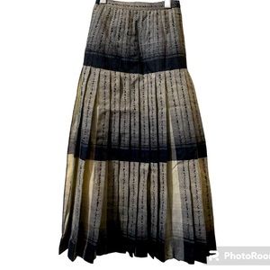 Highland Queen Reversible Embroidered Pleate PureVirgin Wool MadeCanada Size 10